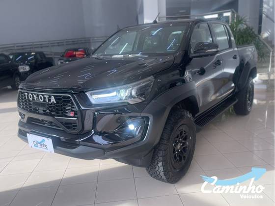 TOYOTA HILUX 2.8 D-4D TURBO DIESEL CD GR-S 4X4 AUTOMÁTICO TOYOTA HILUX 2.8 D-4D TURBO DIESEL CD GR-S 4X4 AUTOMÁTICO
